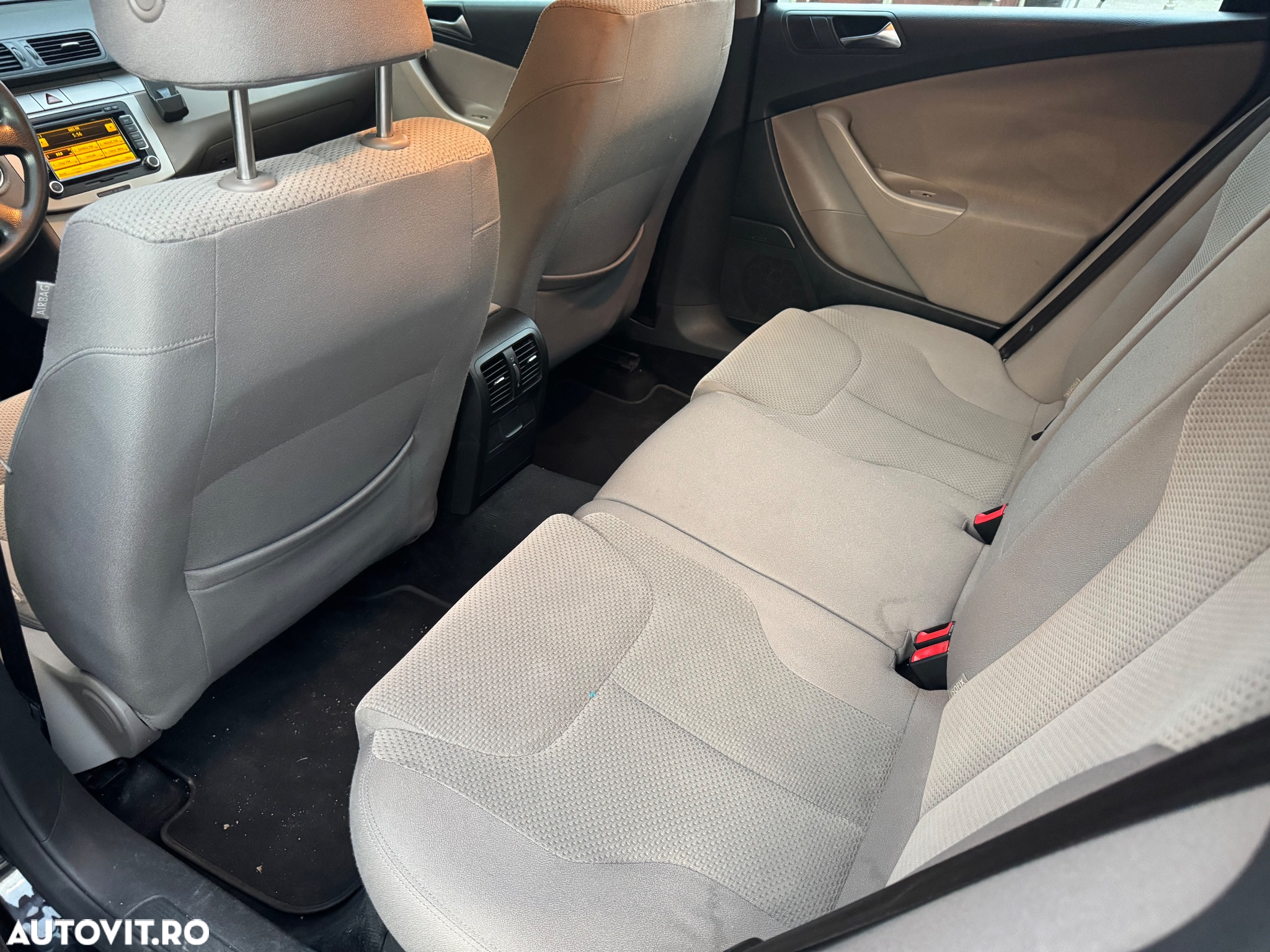 Volkswagen Passat Variant 2.0 TDI BlueMotion Technology DSG Comfortline - 8