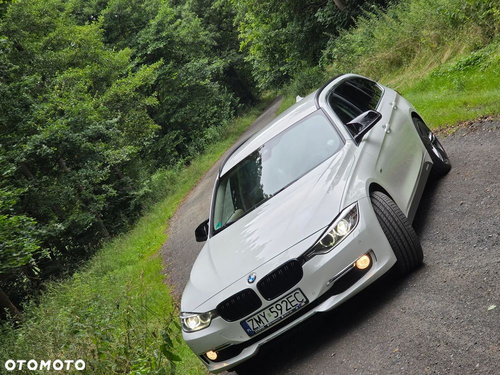 BMW Seria 3 320d Touring Luxury Line - 10