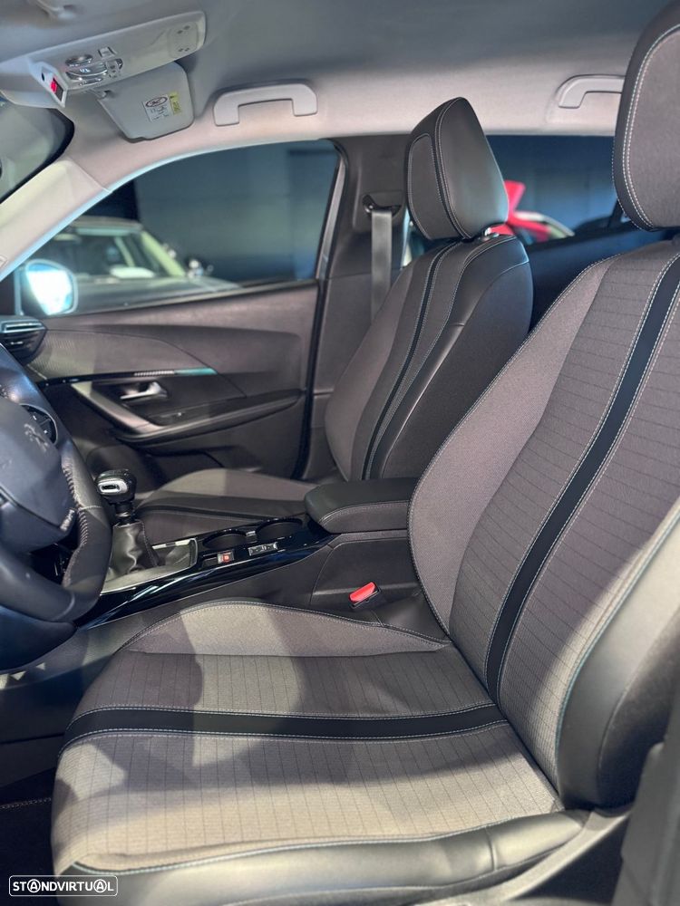 Peugeot 2008 1.2 PureTech Allure Pack - 32