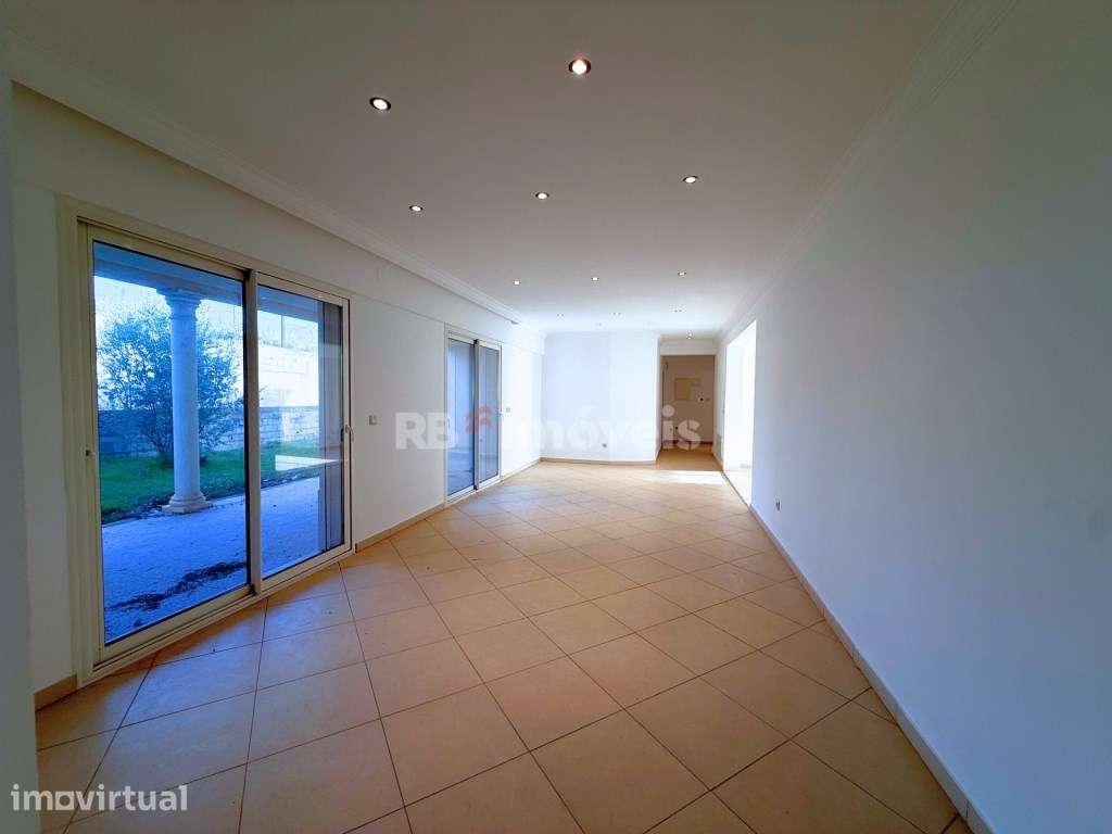 Moradia c/ 754m2 de Construção, Garagem e Jardim - Pedreira, Tomar - Grande imagem: 4/60