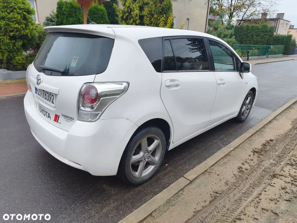 Toyota Verso 2011 photo 3