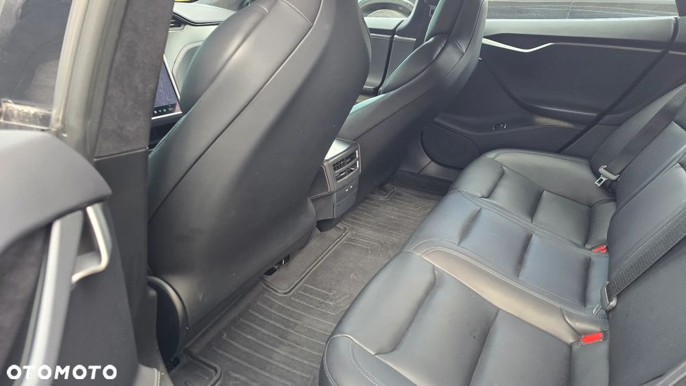 Tesla Model S - 18
