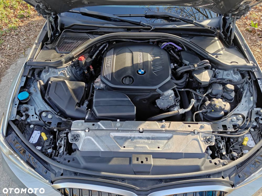 BMW Seria 3 320d xDrive mHEV - 39