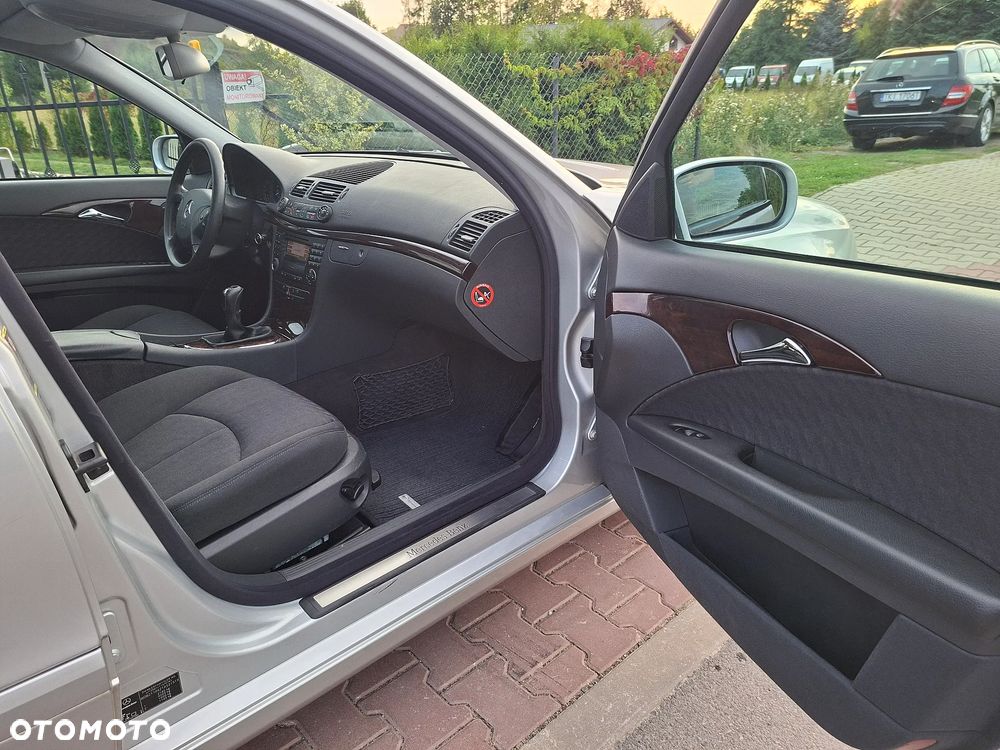Mercedes-Benz Klasa E 200 Kompressor Classic - 22