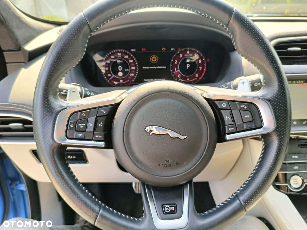 Jaguar F-Pace P550 AWD SVR - 17