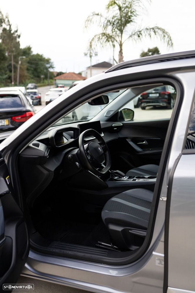 Peugeot e-2008 Allure - 7