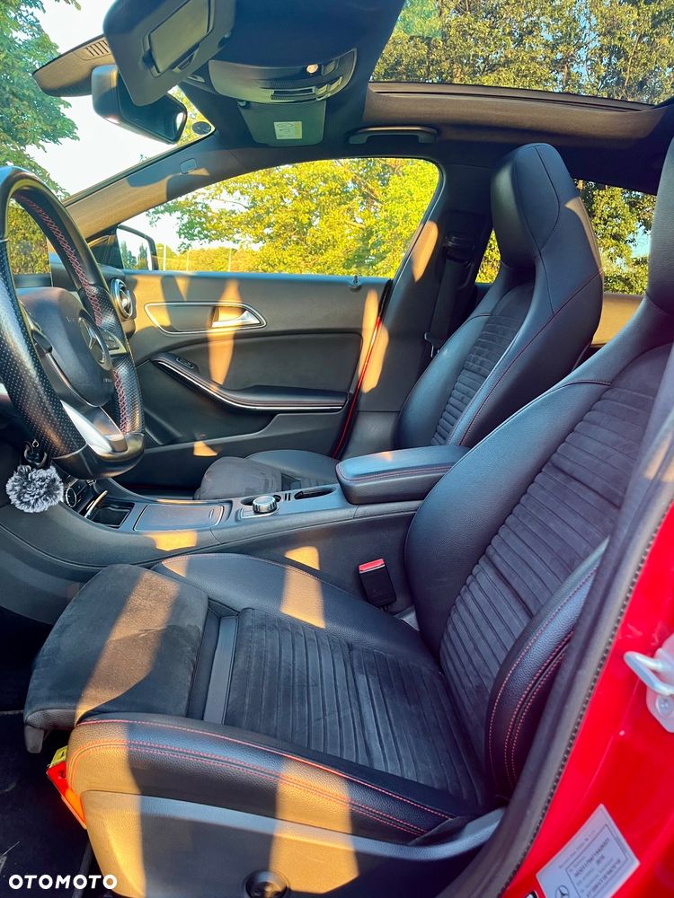 Mercedes-Benz CLA 220 4-Matic AMG Line - 7