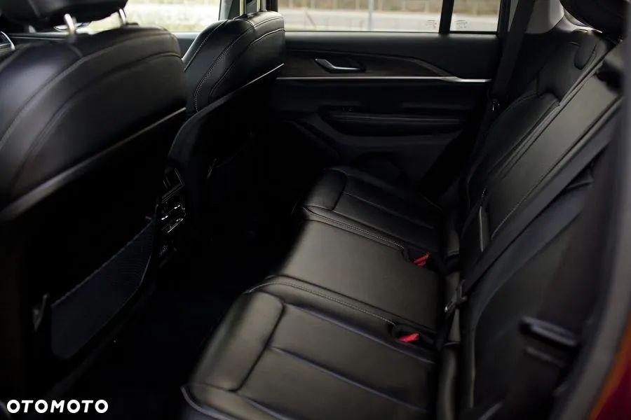 Jeep Grand Cherokee - 8