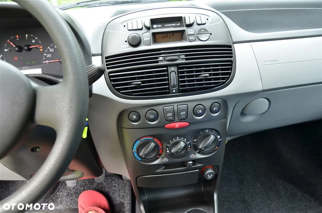 Fiat Punto 1.2 8V Active - 15