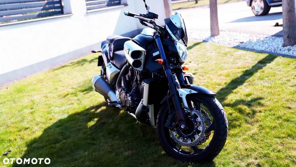 Yamaha V-MAX - 12