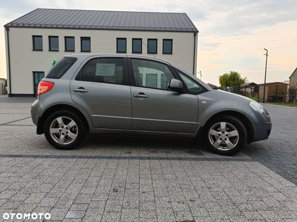 Suzuki SX4 1.6 Premium - 4