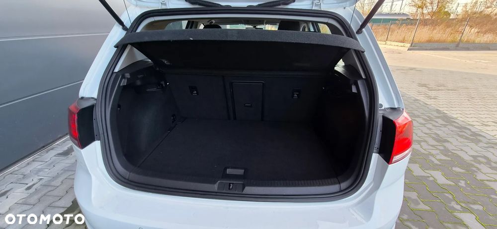 Volkswagen Golf 1.6 TDI Trendline DSG - 23