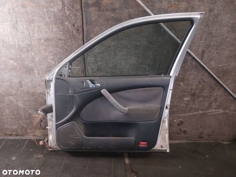 DRZWI KOMPLETNE PRAWY PRZÓD SKODA OCTAVIA I - 3