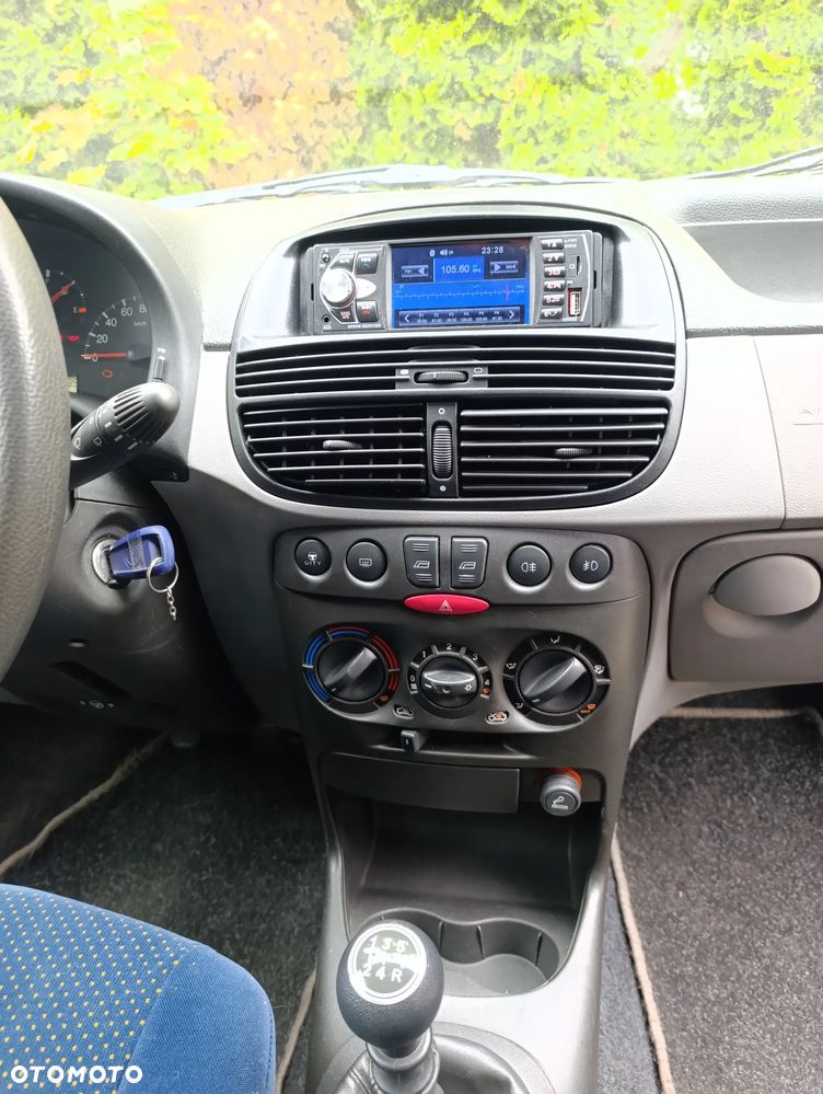 Fiat Punto 1.4 16V Dynamic - 7