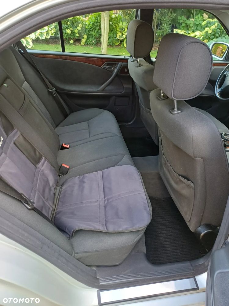 Mercedes-Benz Klasa E - 24