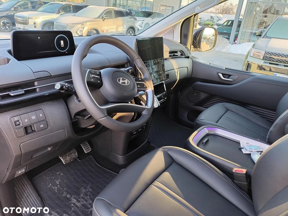 Hyundai Staria 1.6 T-GDI HEV Luxury - 10