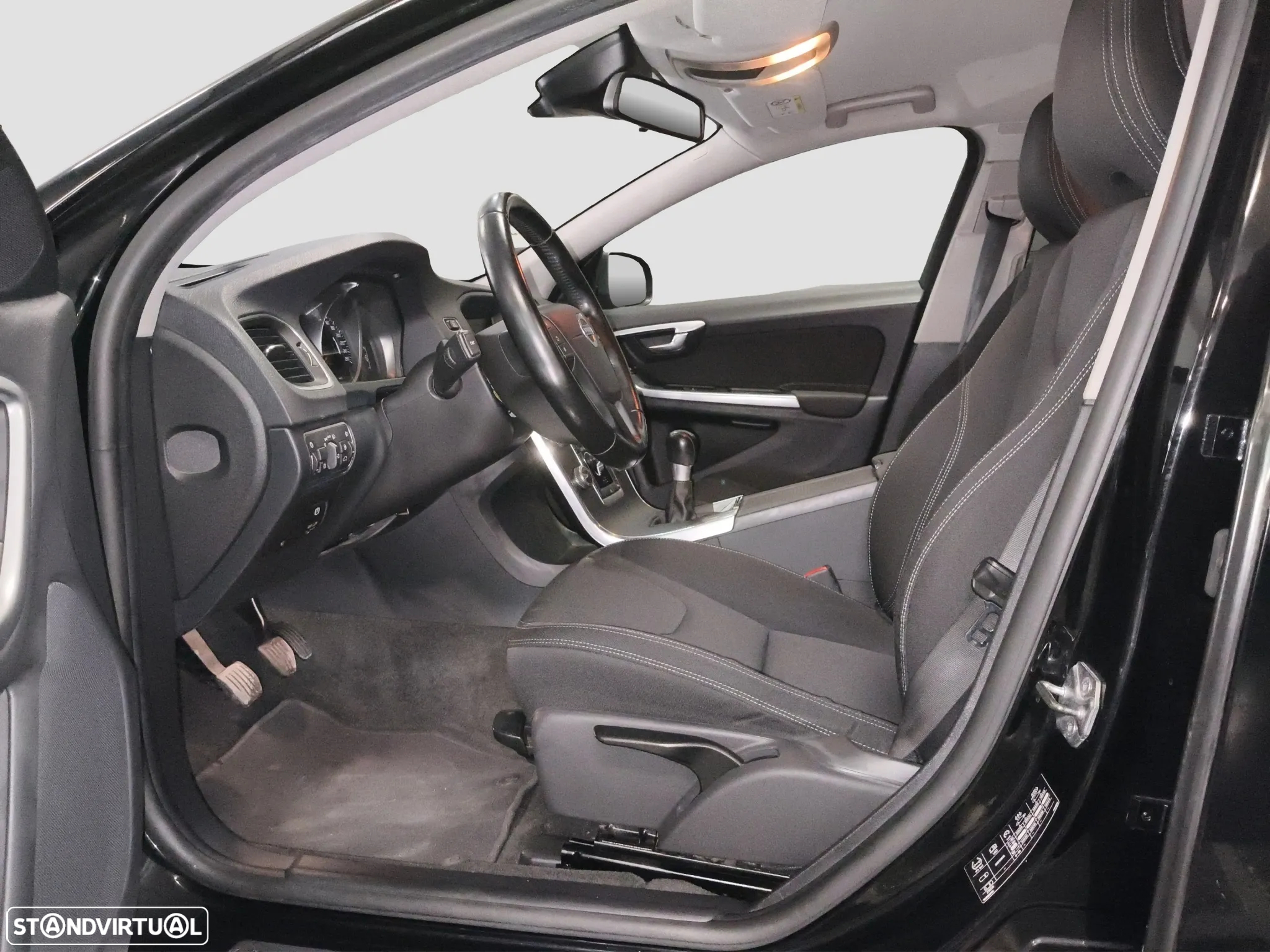 Volvo V60 1.6 D2 Drive Momentum Start/Stop - 9