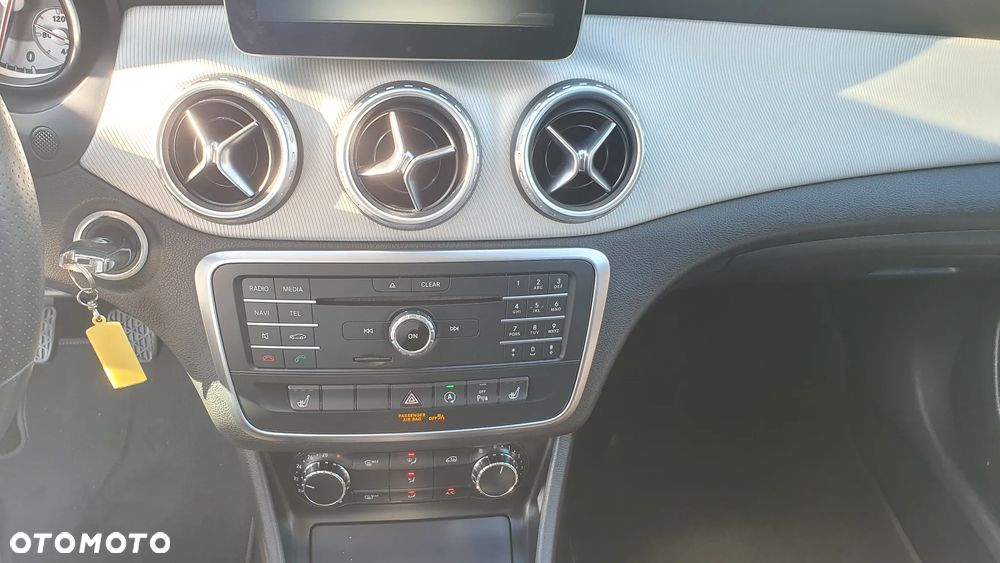 Mercedes-Benz GLA 180 UrbanStyle Edition - 10
