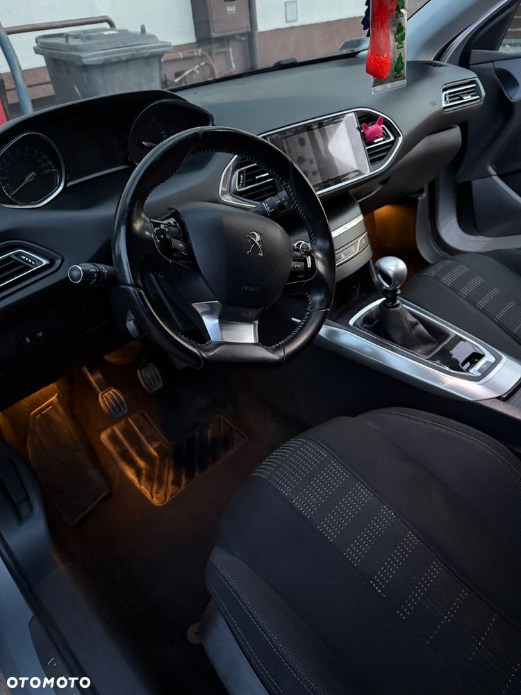 Peugeot 308 1.6 BlueHDi Allure S&S - 14