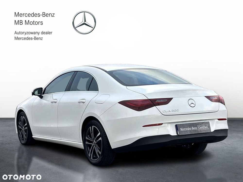 Mercedes-Benz CLA 200 7G-DCT - 4