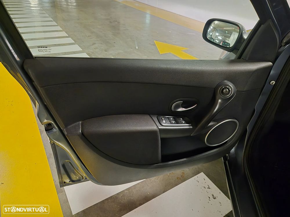 Renault Clio 1.2 16V Dynamique - 11