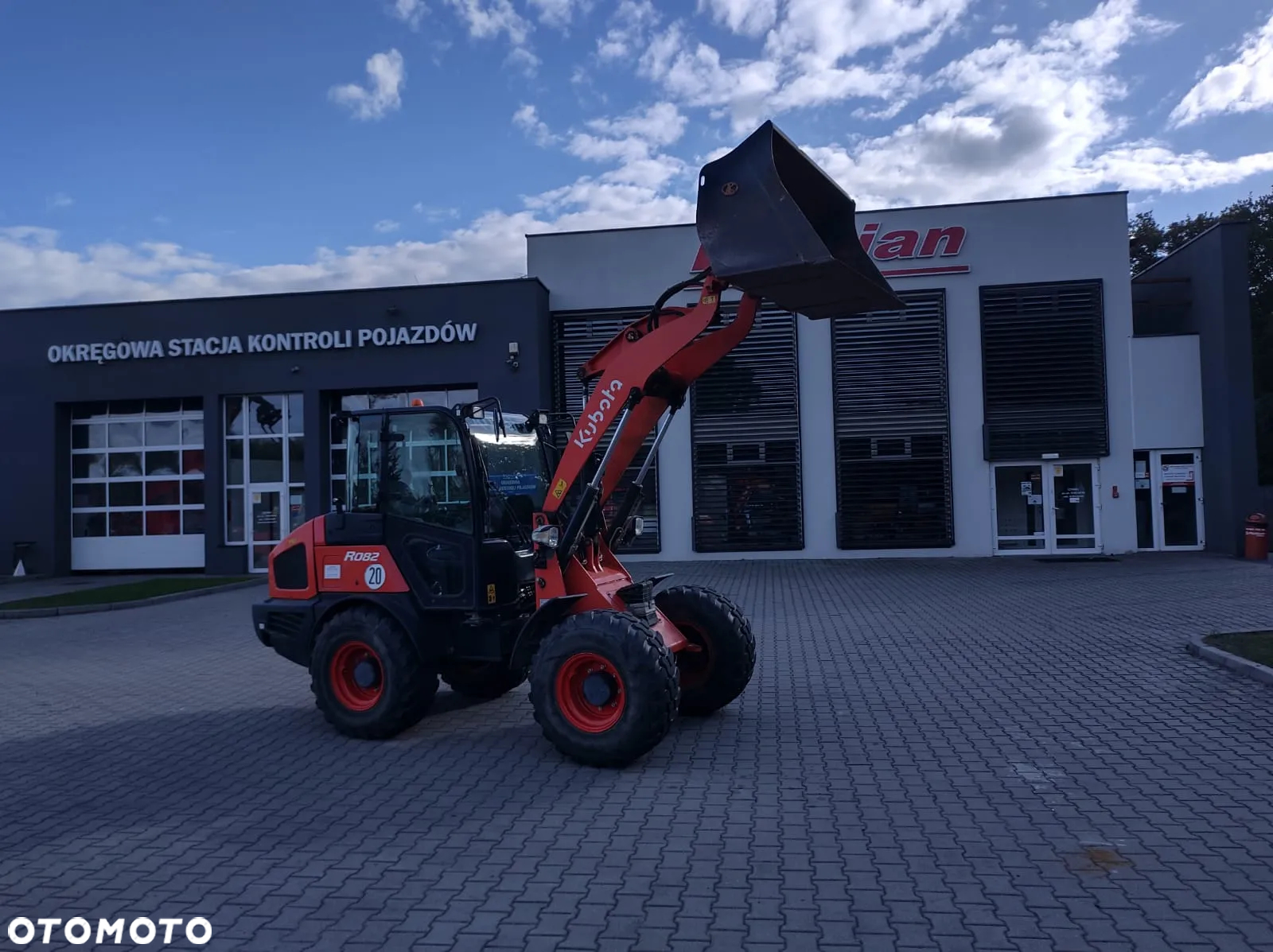 Kubota R082 - 11