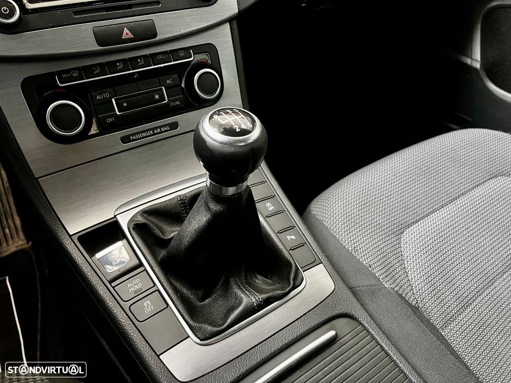 VW Passat 1.6 TDI Confortline - 14