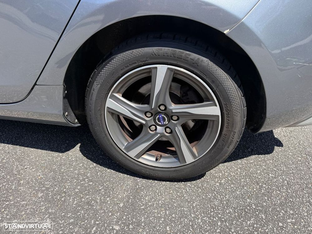 Volvo V40 D2 Momentum - 22