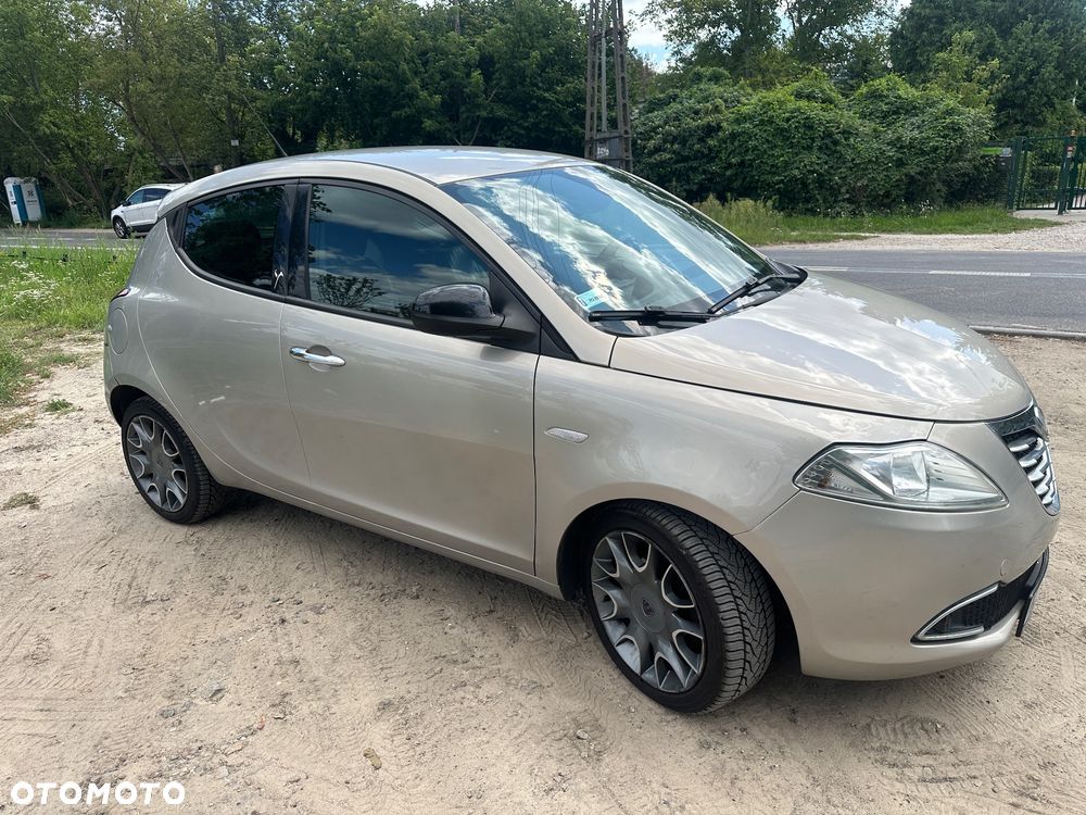 Lancia Ypsilon - 2