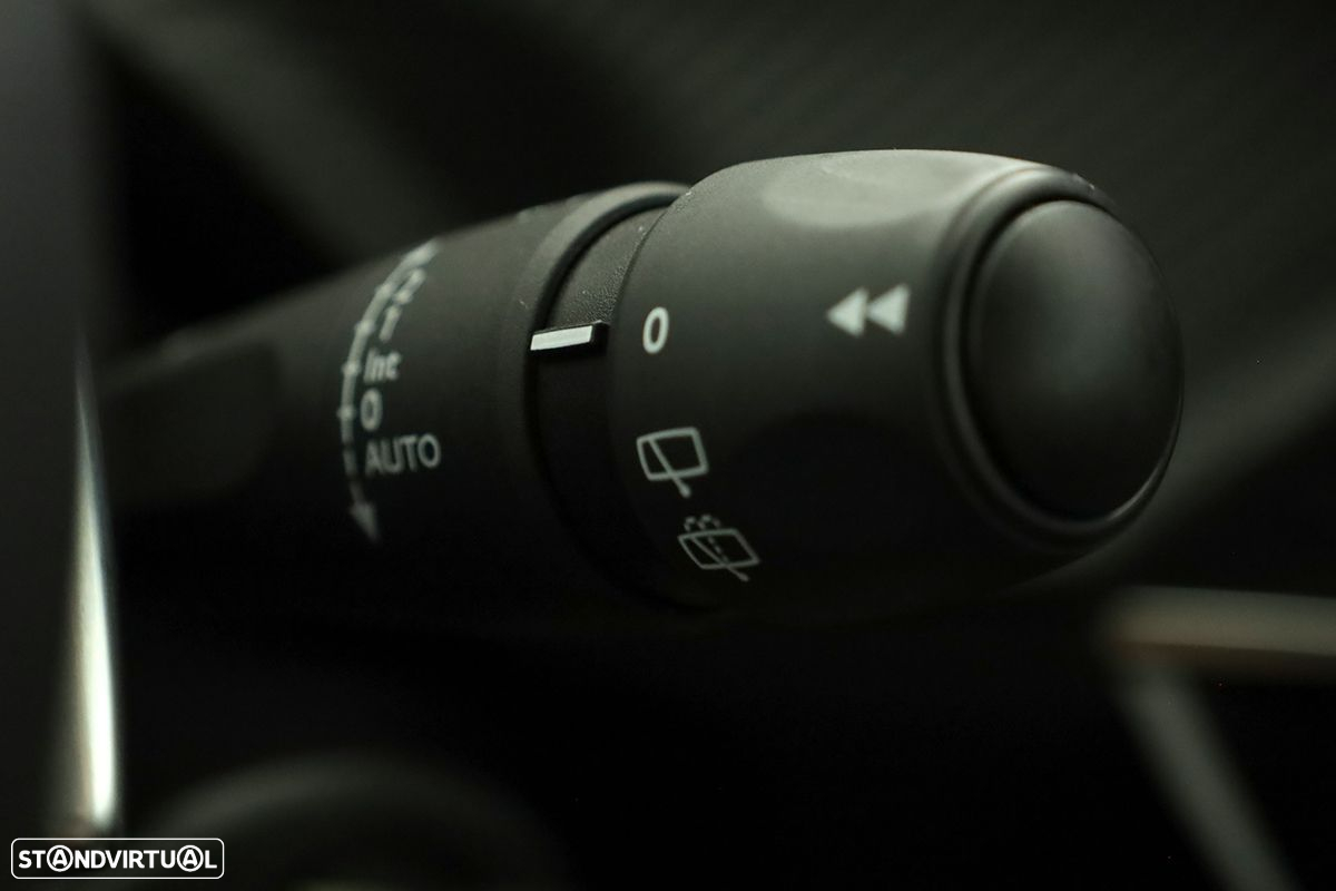 Peugeot 2008 1.2 PureTech Allure EAT8 - 19