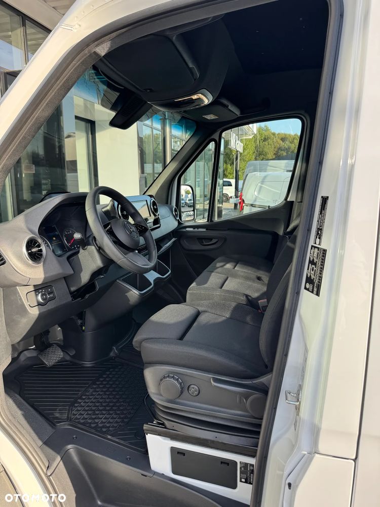 Mercedes-Benz Sprinter - 21