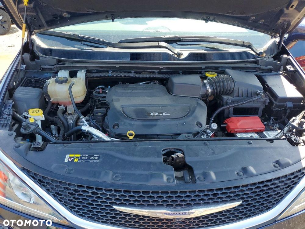 Chrysler Pacifica - 11
