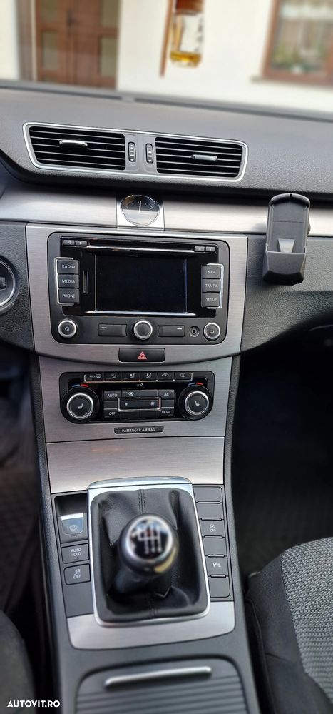 Volkswagen Passat - 11