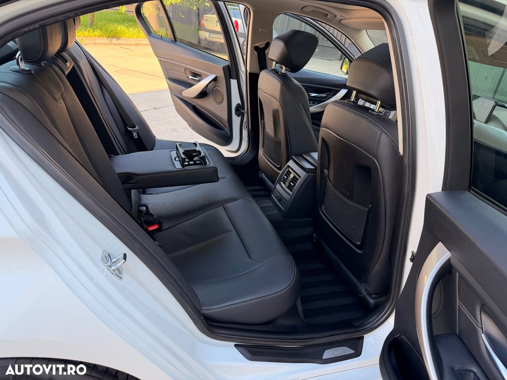 BMW Seria 3 320d Sport-Aut. Blue Performance Modern Line - 23