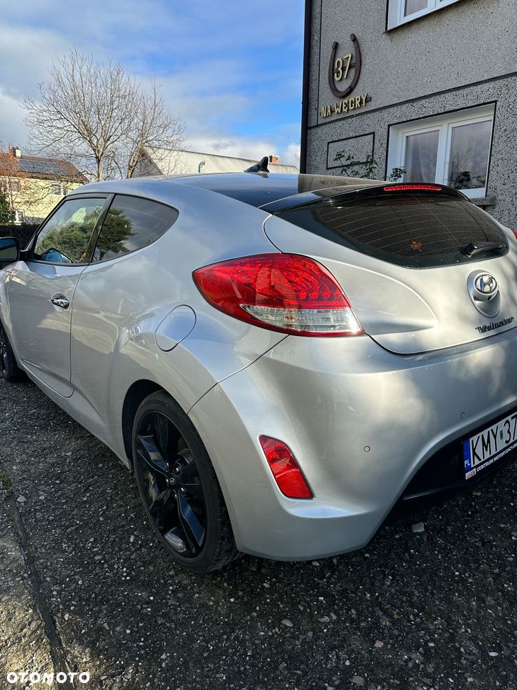 Hyundai Veloster - 4