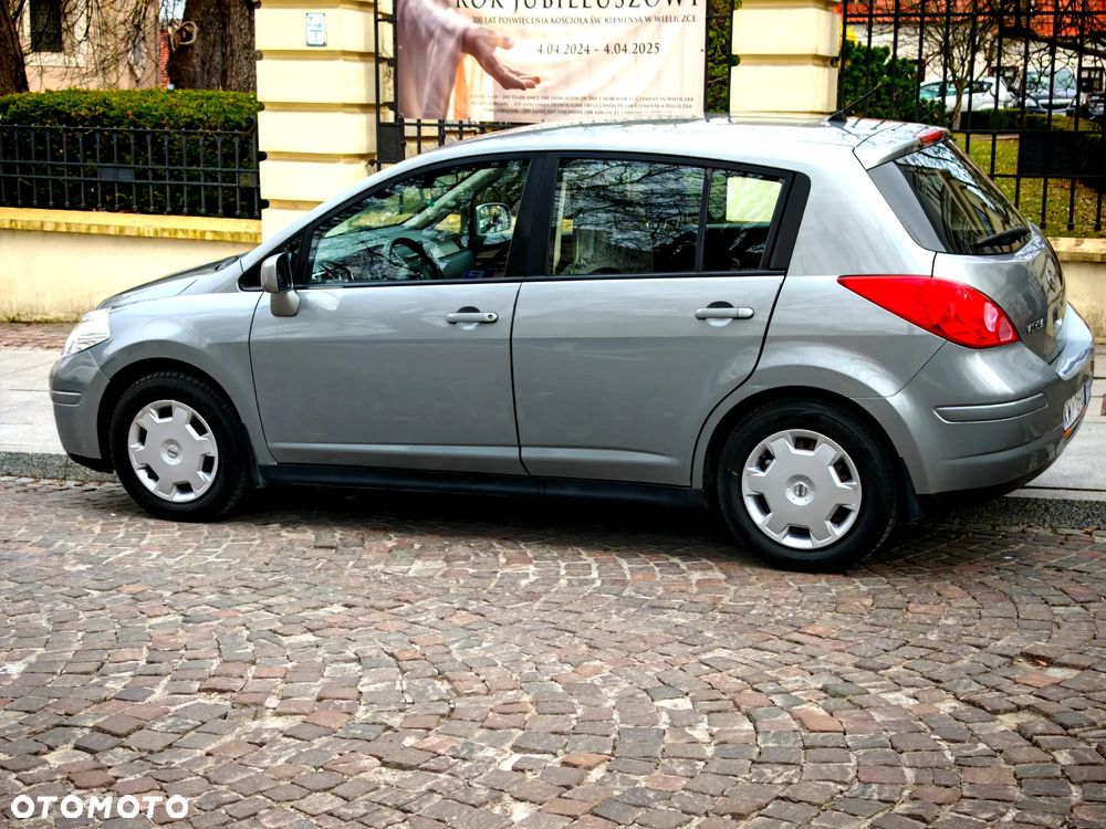 Nissan Tiida - 22