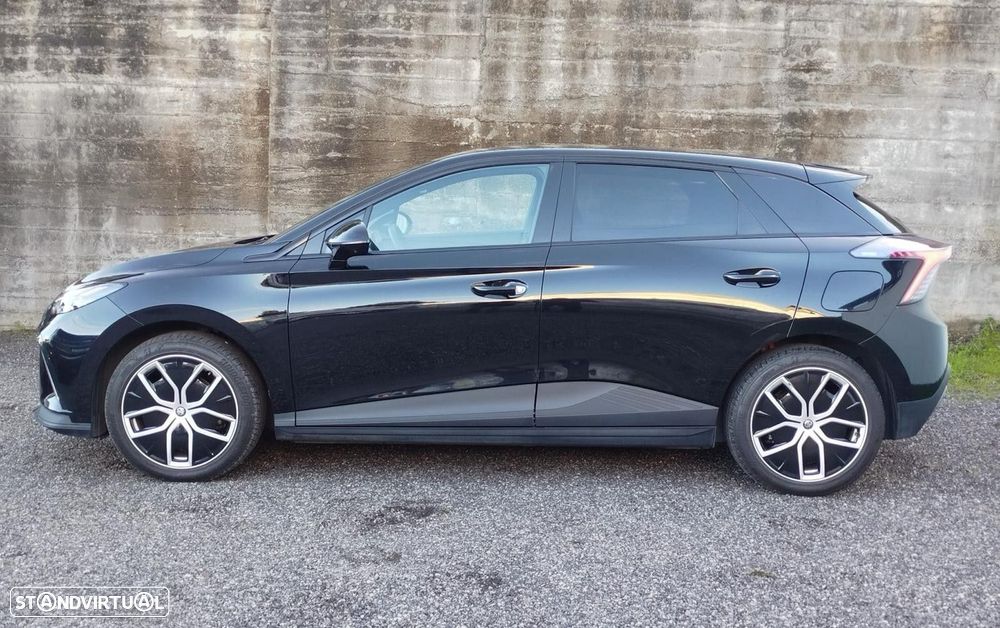 MG MG4 64 kWh Luxury - 2