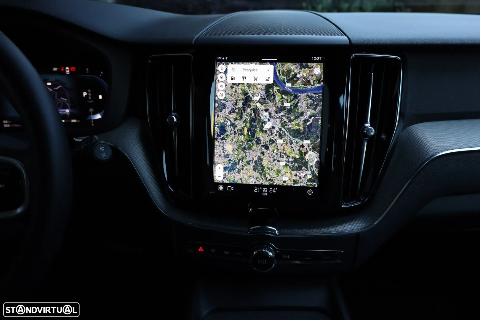 Volvo XC 60 2.0 B4 Plus Dark - 29