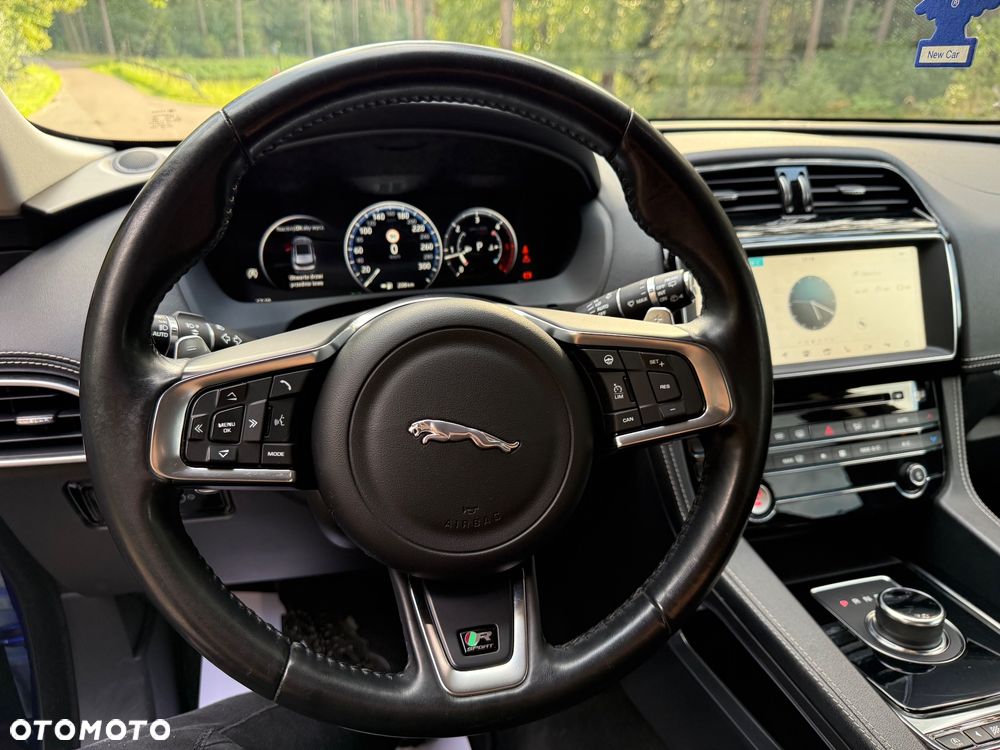Jaguar F-Pace 20d AWD R-Sport - 25