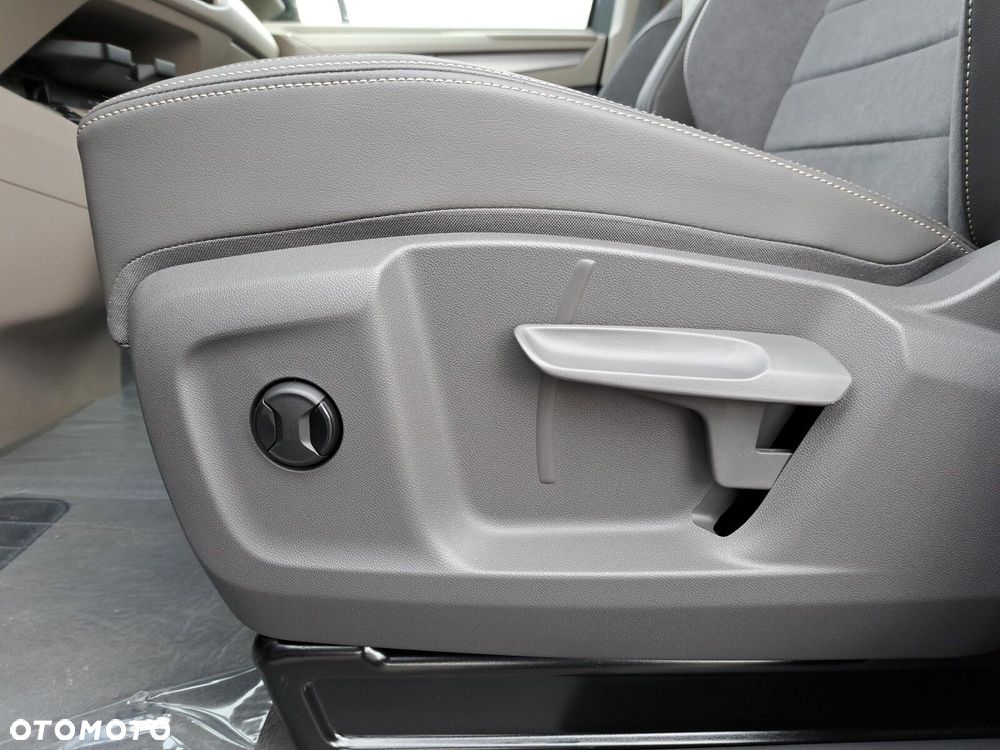 Volkswagen Multivan - 31