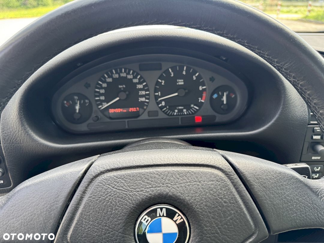 BMW Seria 3 320i - 29