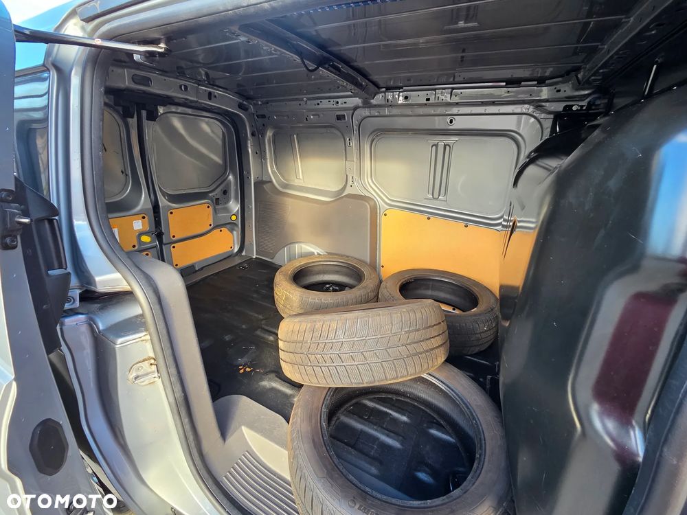 Ford Transit Connect - 11