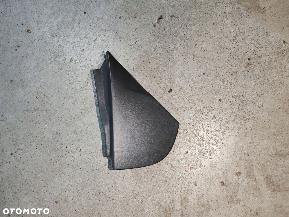 Trójkąt osłona błotnika prawa 77181-68p0 SUZUKI BALENO II 15-