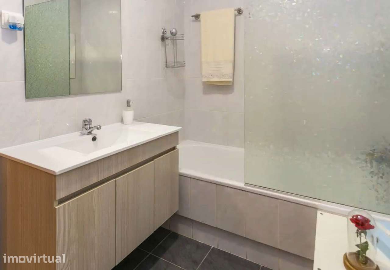 Apartamento T2 com 2 casas de banho e varanda  Ermesinde - Grande imagem: 2/19