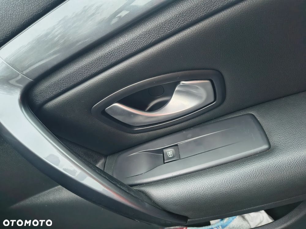Renault Laguna 2.0 dCi FAP GT - 17