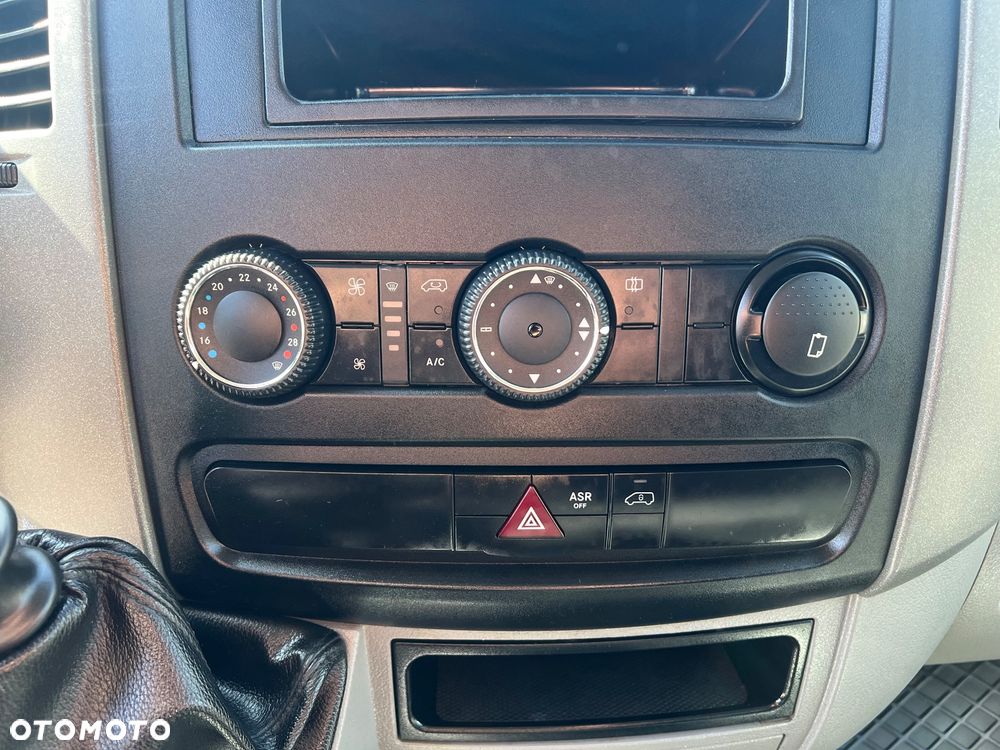 Mercedes-Benz Sprinter - 13