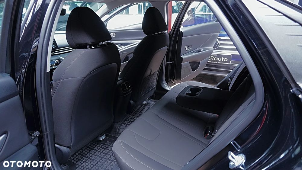 Hyundai Elantra 1.6 Smart CVT - 18