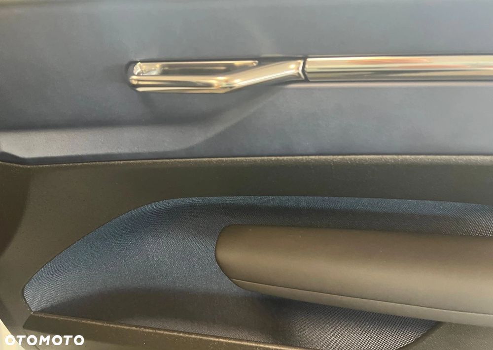 Volvo EX30 Single Motor Extended Range RWD Plus - 25