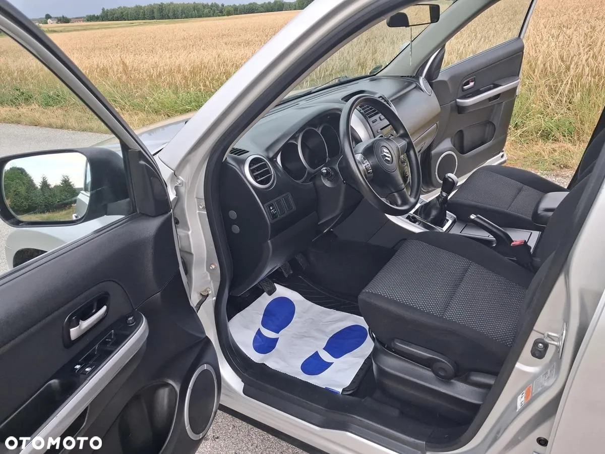 Suzuki Grand Vitara 2.0 Comfort + - 20