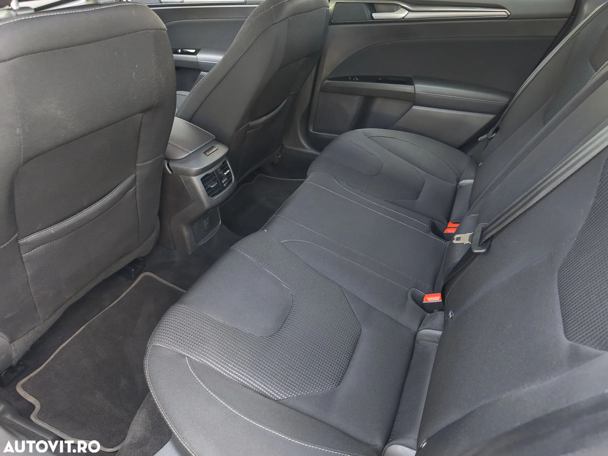 Ford Mondeo 2.0 HEV Trend - 13